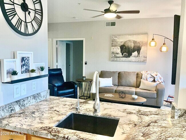 Foto del edificio - 14950 W Mountain View Blvd