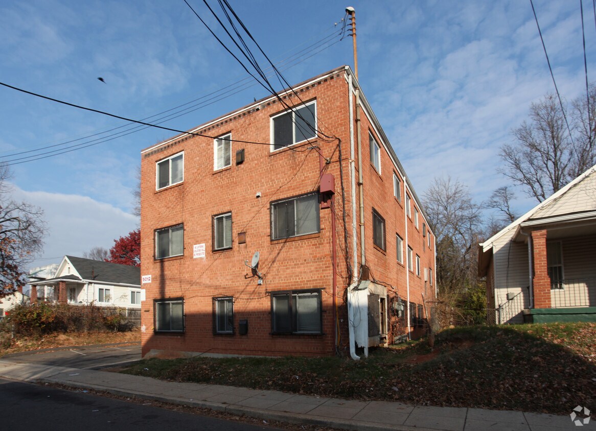 Foto del edificio - 5012 Bass Pl SE