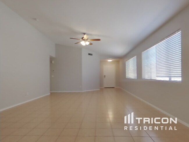 Building Photo - 10741 W Del Rio Ln