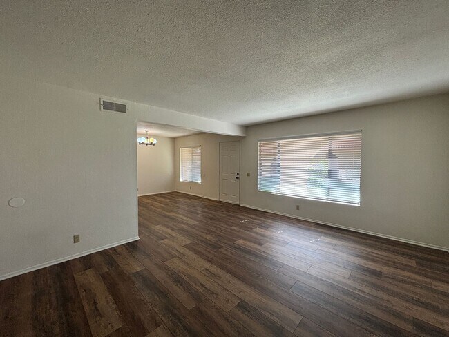 Foto del edificio - 1710 WEST AVENUE J-15