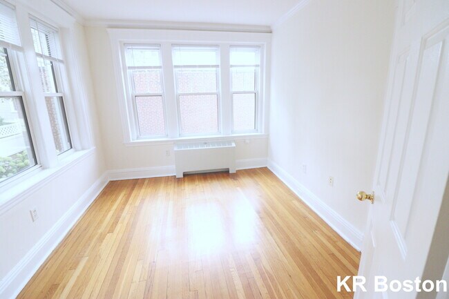 Building Photo - 3 Mellen St