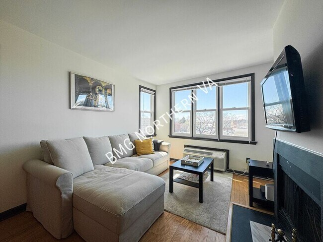 Foto del edificio - 3217 Wisconsin Ave NW