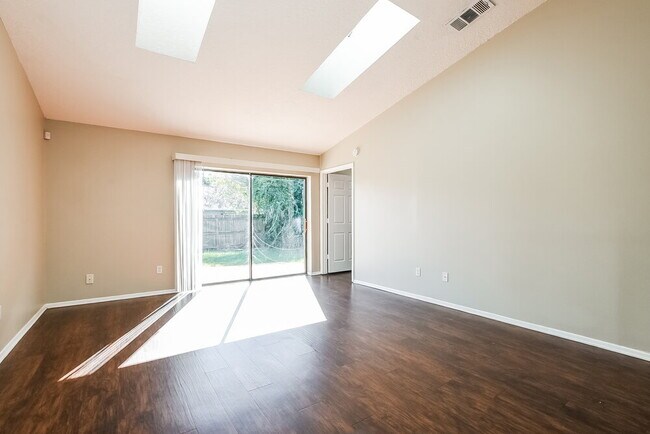 Foto del edificio - 1142 Covington St