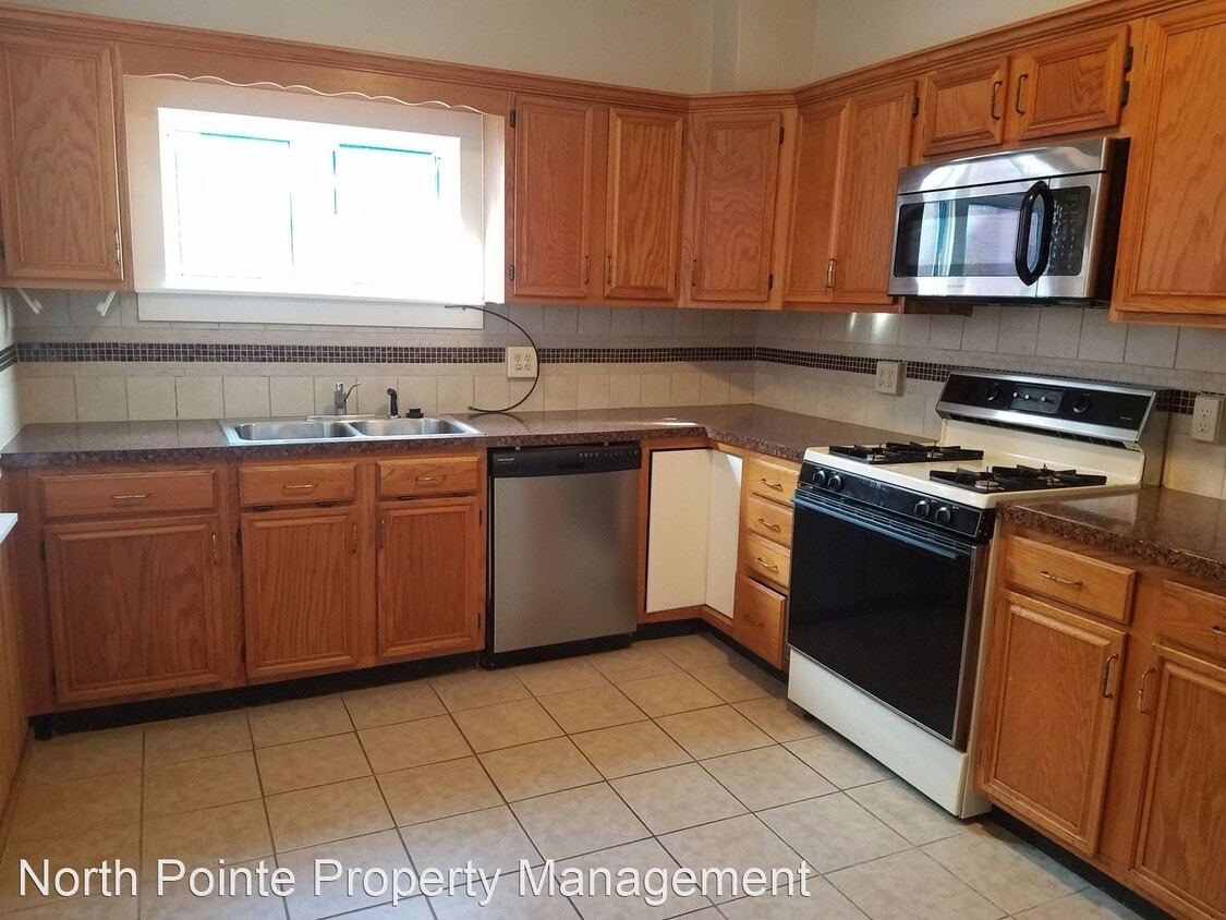 Primary Photo - 3 br, 1 bath House - 218 N. Marshall St.