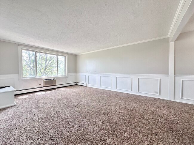 Building Photo - 1475 Rebecca Dr