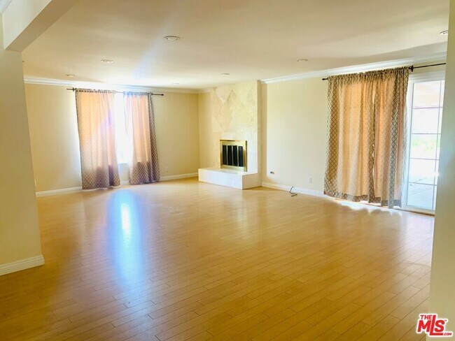 Foto del edificio - 3007 Jolley Dr