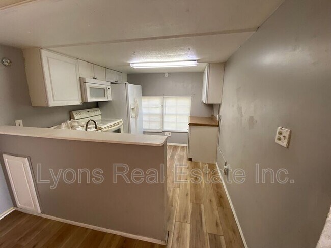 Building Photo - 2212 Cantor Ln