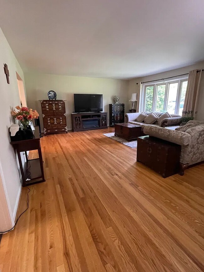 Foto del edificio - 4432 Stark Pl