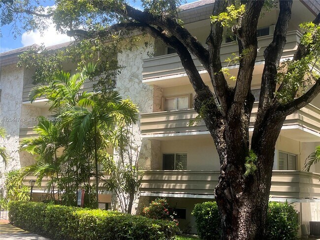 Foto del edificio - 1205 Mariposa Ave