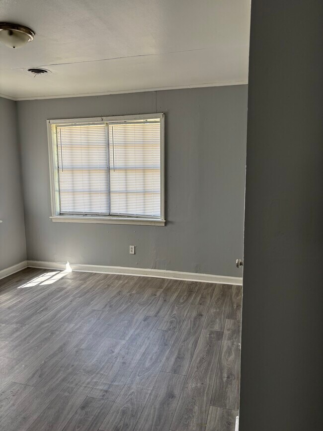 Foto del edificio - 709 Cecelia Ave