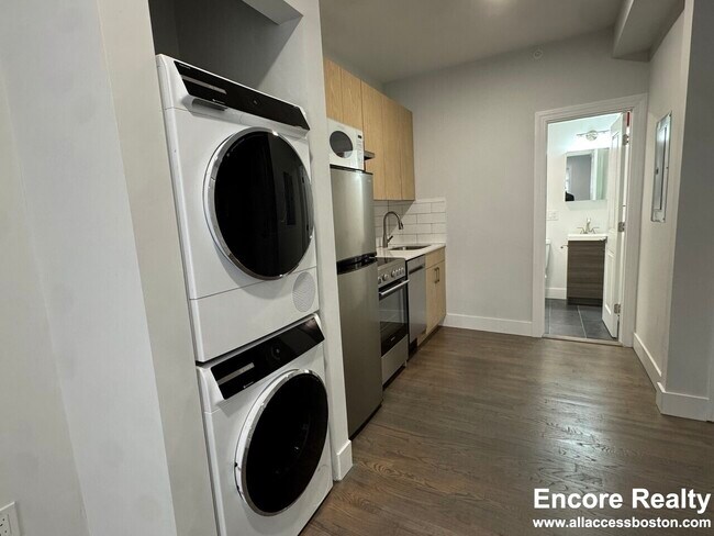 Foto del edificio - 270 Newbury St