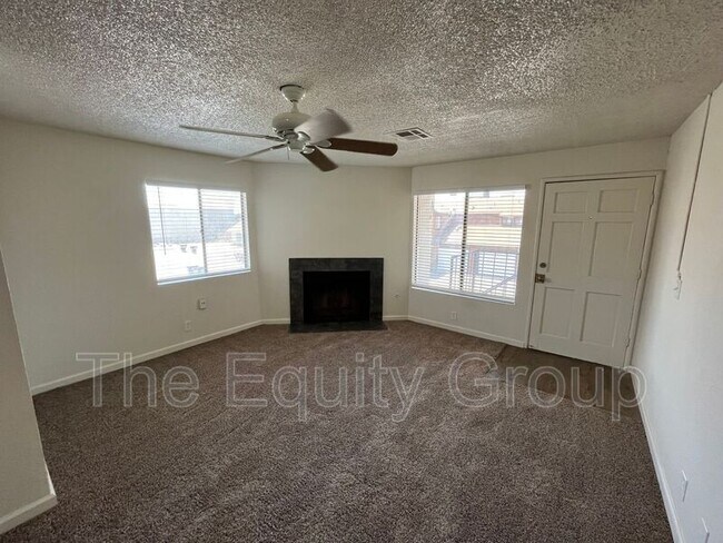 Building Photo - 1835 W Whitendale Ave