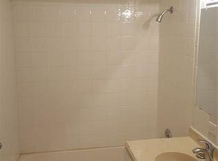 Building Photo - 4910 Saxon Dr