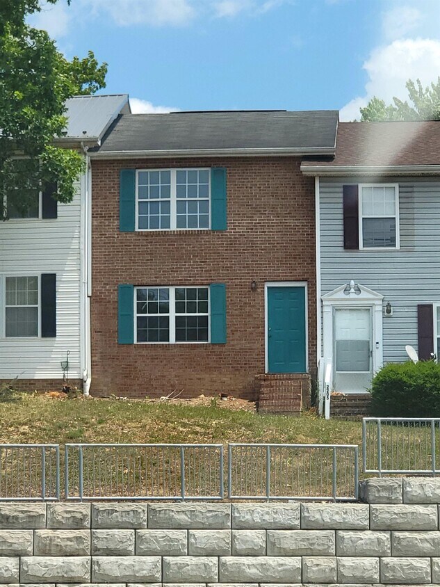 2203 RESERVOIR St, HARRISONBURG, VA 22801 Townhome Rentals in