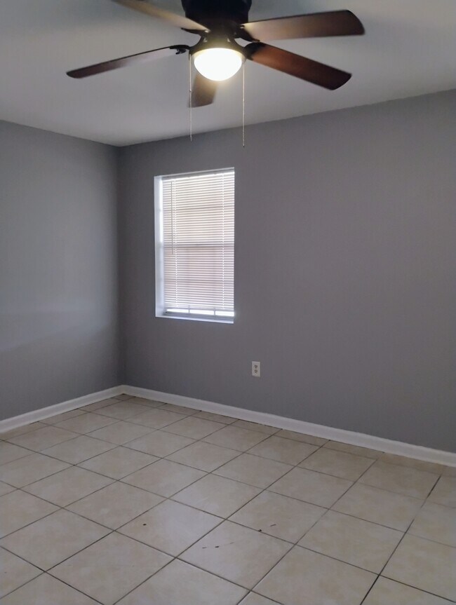 Foto del edificio - 13627 Goodwood Blvd