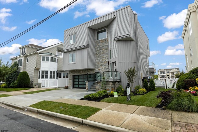 Building Photo - 302 N Nassau Ave