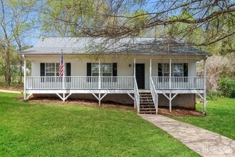 Building Photo - 205 N Willow Ct