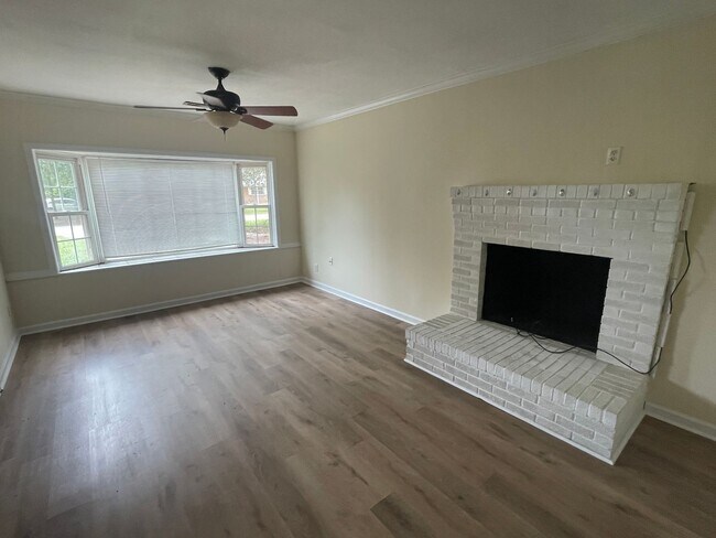 Foto del edificio - 346 Lancaster Rd