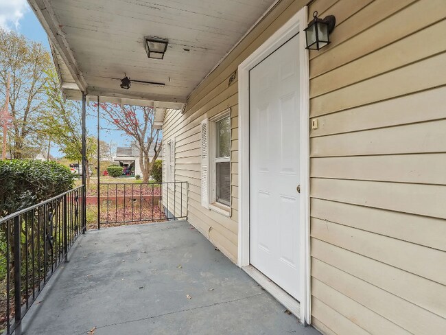 Foto del edificio - 562 Grant St SW