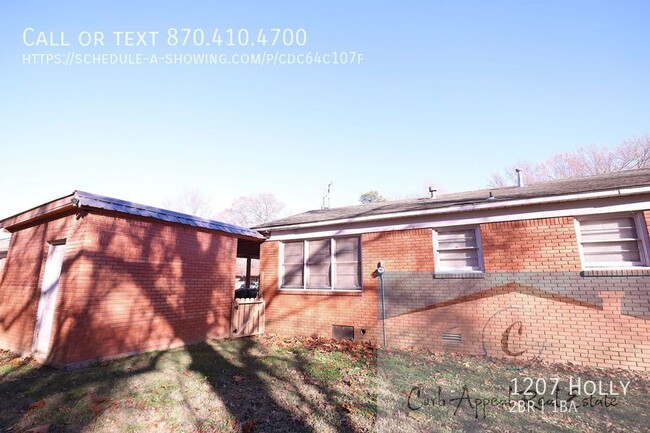 Building Photo - First month move in special $600!!  Beauti...
