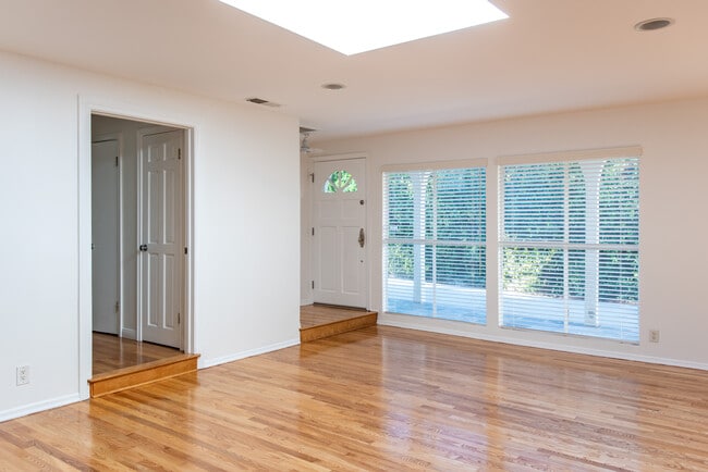 Building Photo - 15127 Valley Vista Blvd