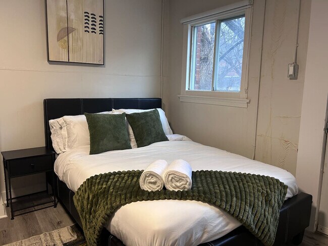 Building Photo - 23 Russell Ave