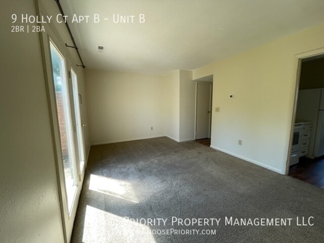 Building Photo - 2 bedroom, 1 .5 bath townhome