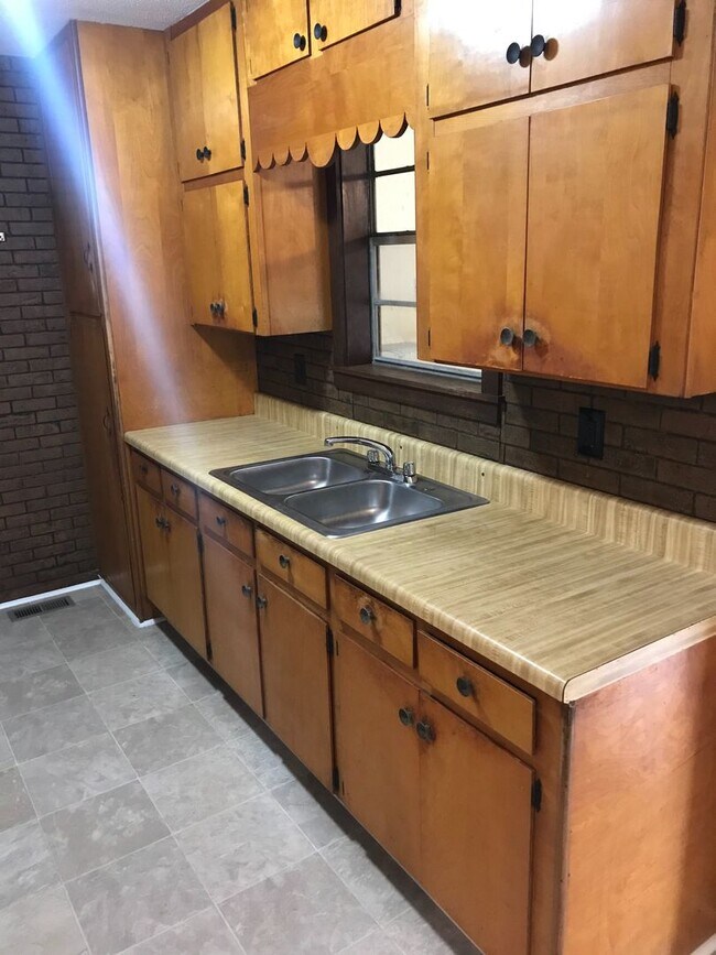 Foto del edificio - For Rent: Anderson Highway, Hartwell, GA - See Details!