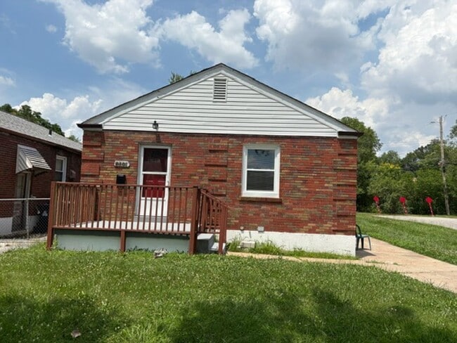 Foto del edificio - Beautifully rehabbed bungalow in Universit...