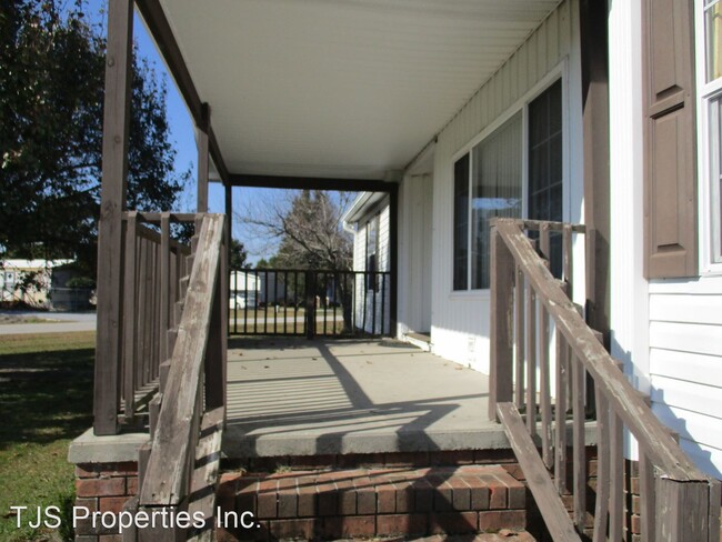 Building Photo - Studio, 2 bath House - 409 Gracie Farms Road