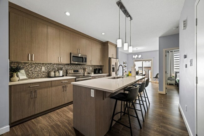 Building Photo - 10749-10792 92 St NW