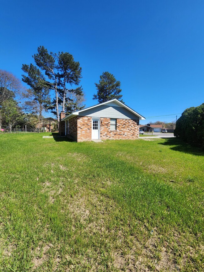 Building Photo - 124 Shawns Way
