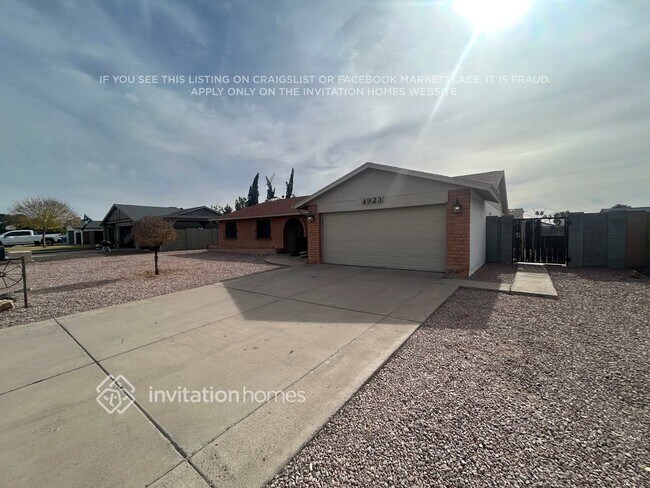 Building Photo - 4923 W Rosewood Dr