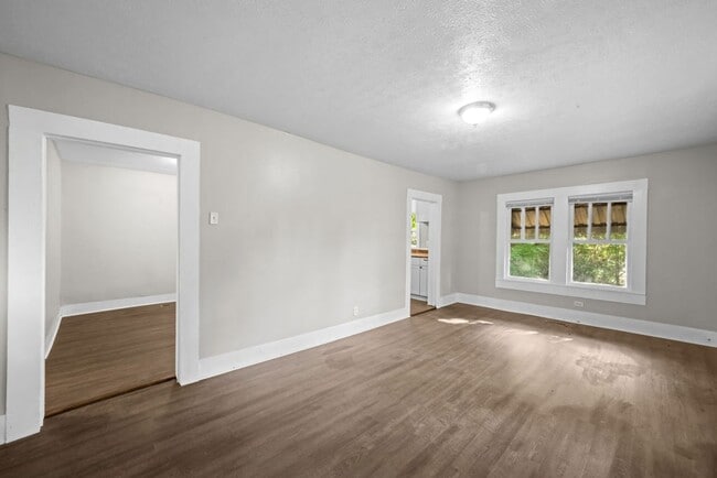 Building Photo - 3 bedroom 1 bath home for rent in Glencoe.