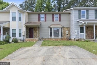 Building Photo - 114 Oak Cir S
