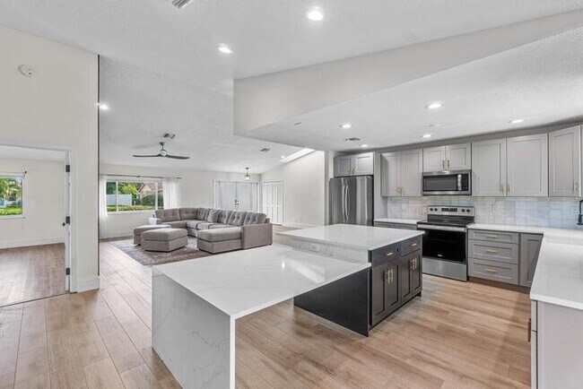 Foto del edificio - 4593 Ellwood Dr