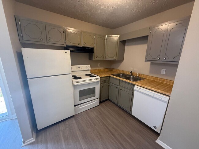 Foto del edificio - 255/257 Rustwood Dr