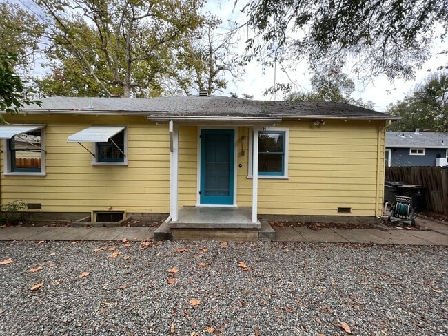 Building Photo - 533-535gst