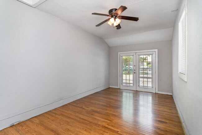 Foto del edificio - 7802 Morton St