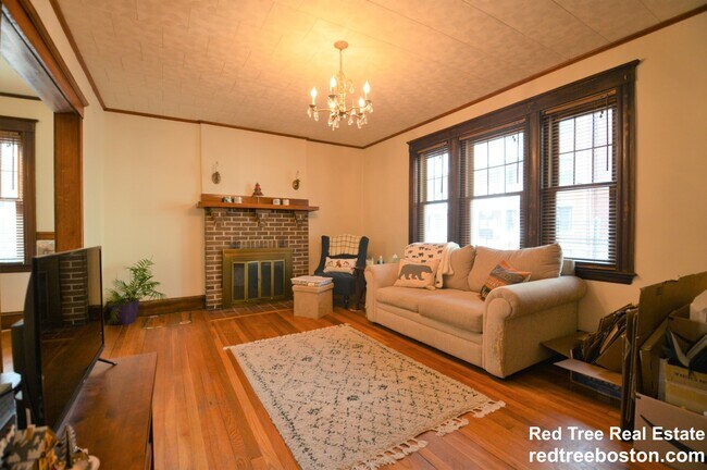 Building Photo - 35 Linden St