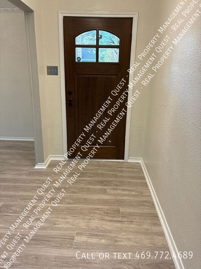 Photo - 410 Peacock Cir House