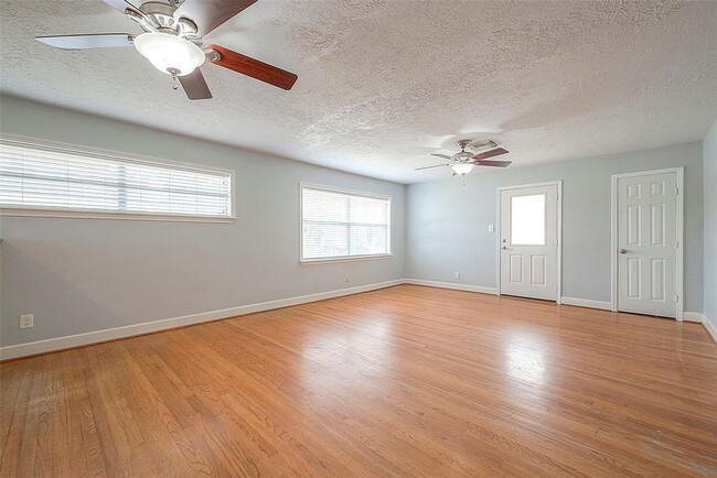 Building Photo - 1729 Bayram Dr