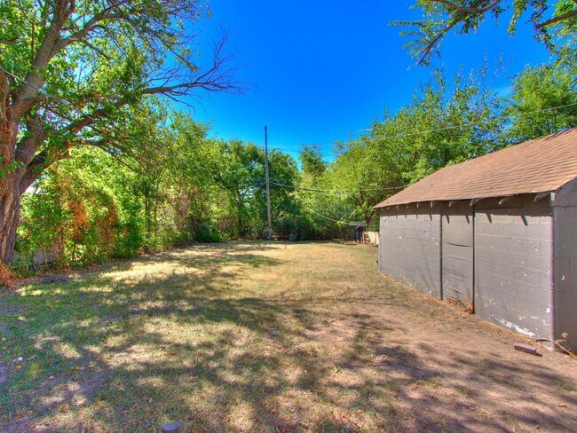 Foto del edificio - Charming 2 bed 1 bath home with many updates!