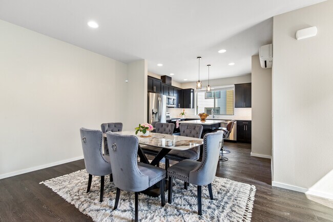 Foto del edificio - 9834-9811 11th Ave SW