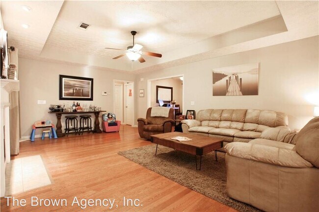 Building Photo - 3 br, 2 bath House - 208 Oak Park Drive