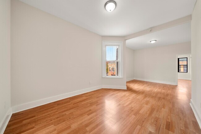 Foto del edificio - 704 BERGEN Ave