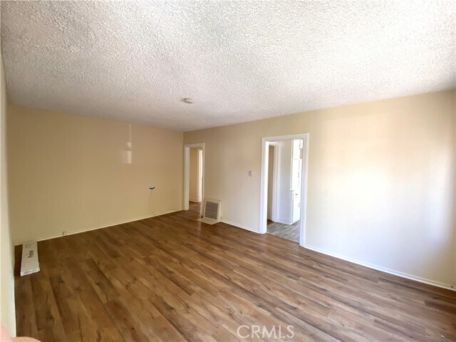 Foto del edificio - 843 W 13th St