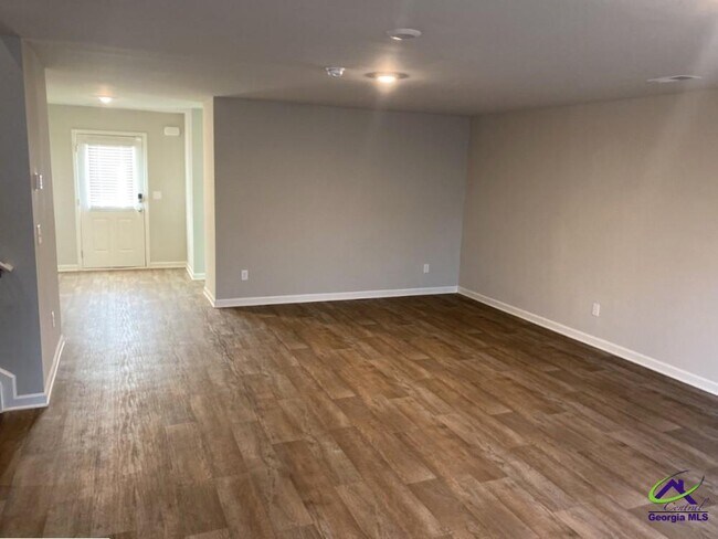 Building Photo - 119 River Birch Ln