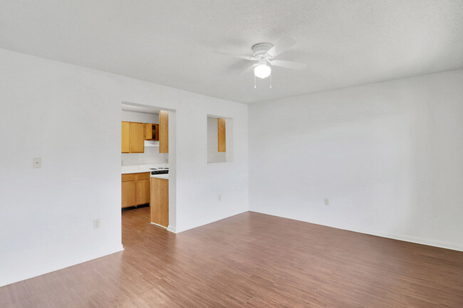 Living Room Southwind Place Apartments - Southwind Apartments