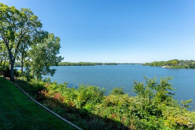 Foto del edificio - The Lake Shore Apartments